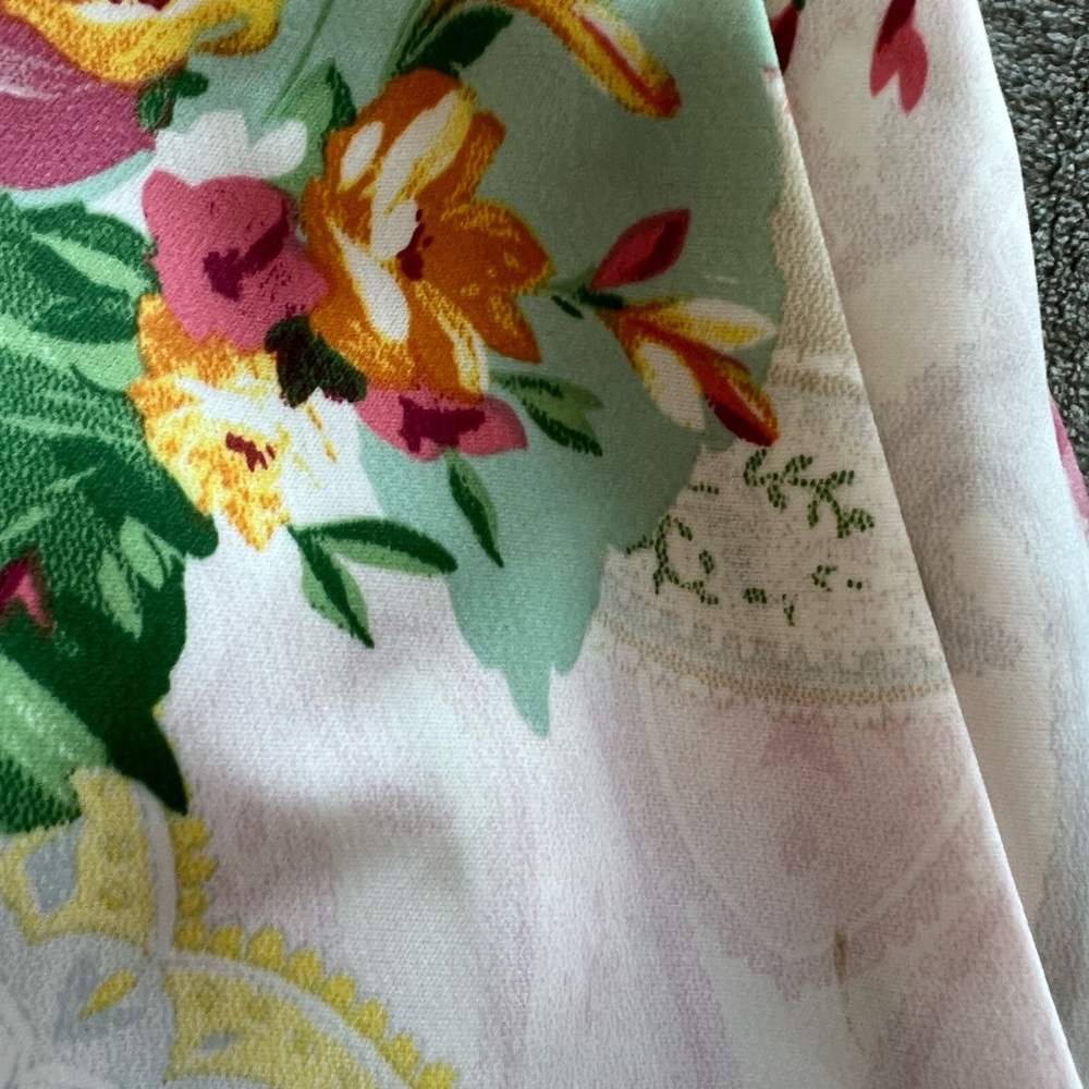 Pleat Front Floral Satin Short w/pockets (NWOT) - Picture 8 of 8